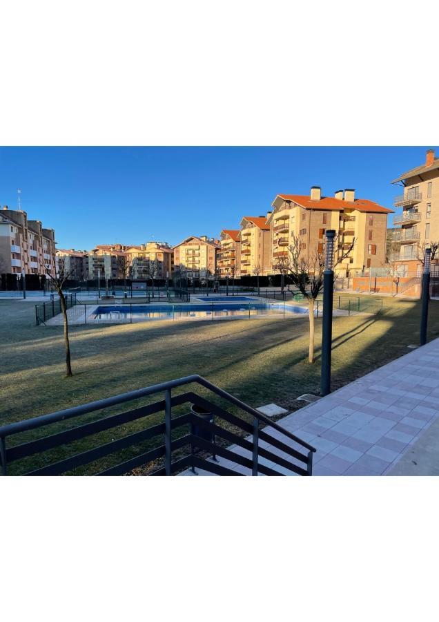Penas De Aia Apartment Jaca Bagian luar foto