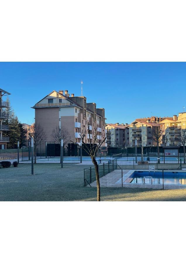 Penas De Aia Apartment Jaca Bagian luar foto
