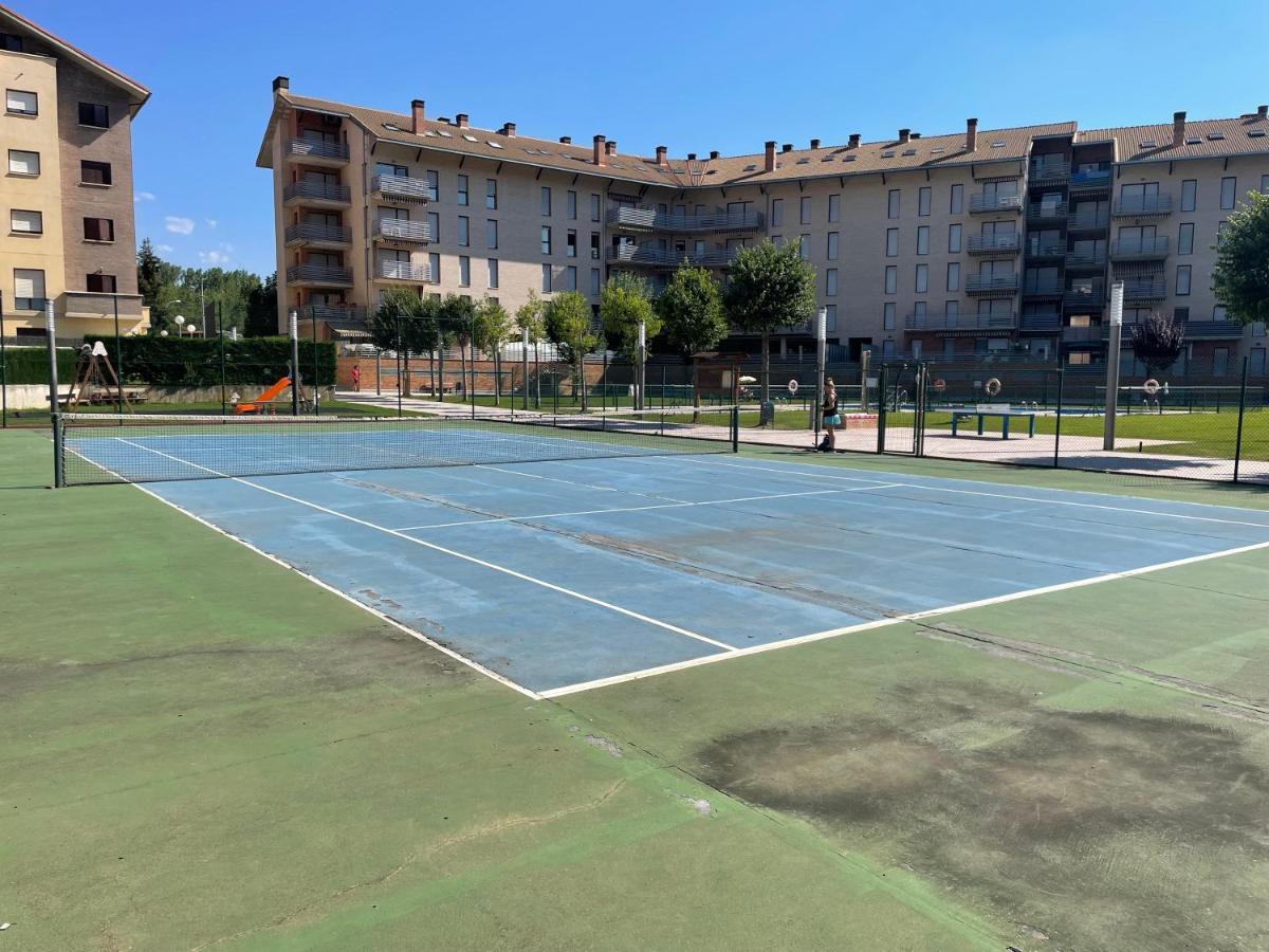 Penas De Aia Apartment Jaca Bagian luar foto