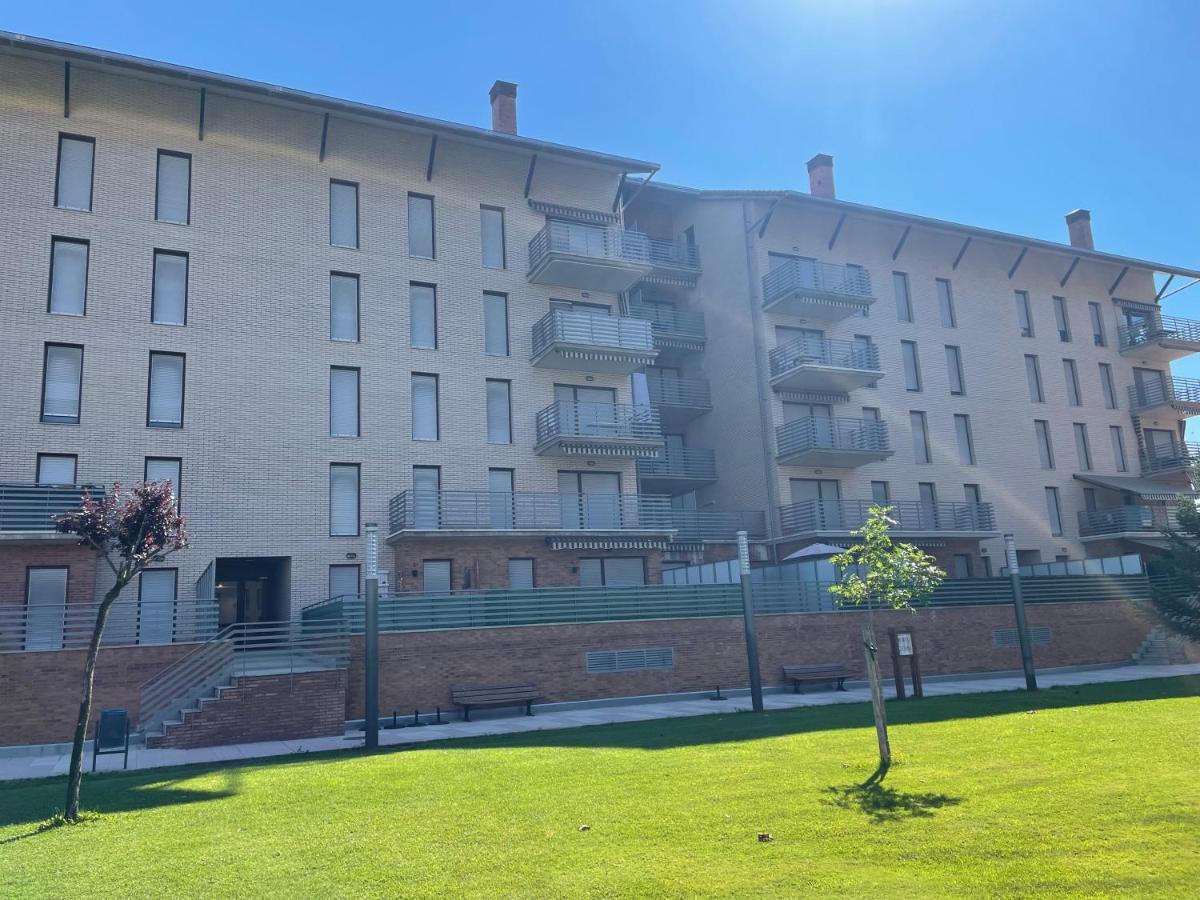 Penas De Aia Apartment Jaca Bagian luar foto