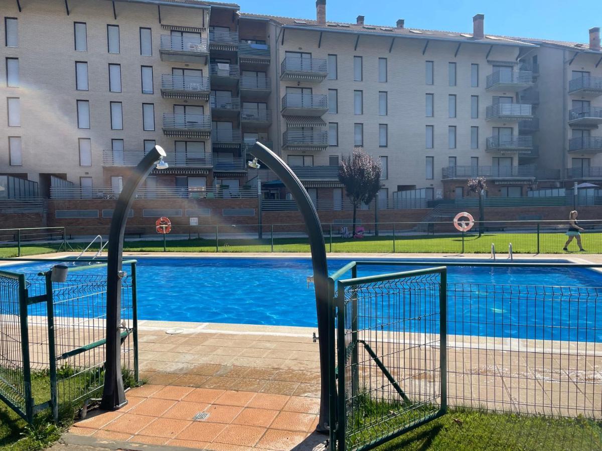 Penas De Aia Apartment Jaca Bagian luar foto